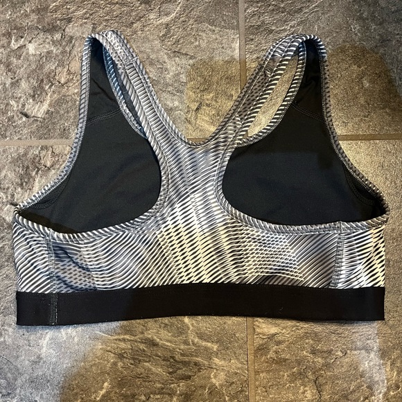 Nike Pro Sports Bra- medium - Picture 2 of 3
